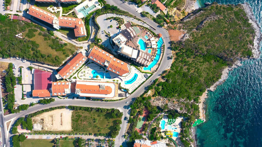 Ramada Hotel & Suites by Wyndham Kusadasi 